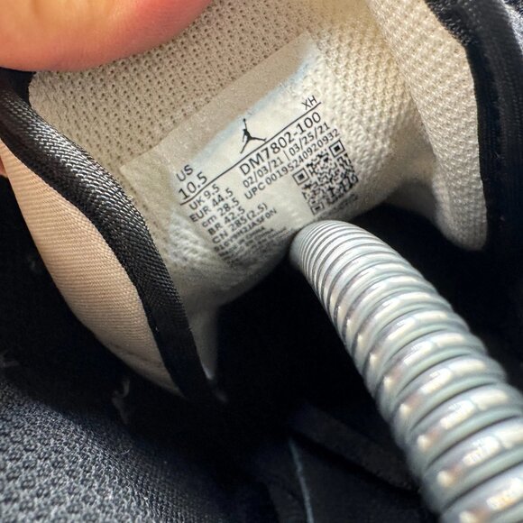 Size 10.5 Air Jordan 1 Mid SE Mens White Black Athletic Sneakers DM7802-100 - Picture 9 of 11